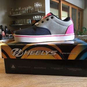 Shoes with wheels